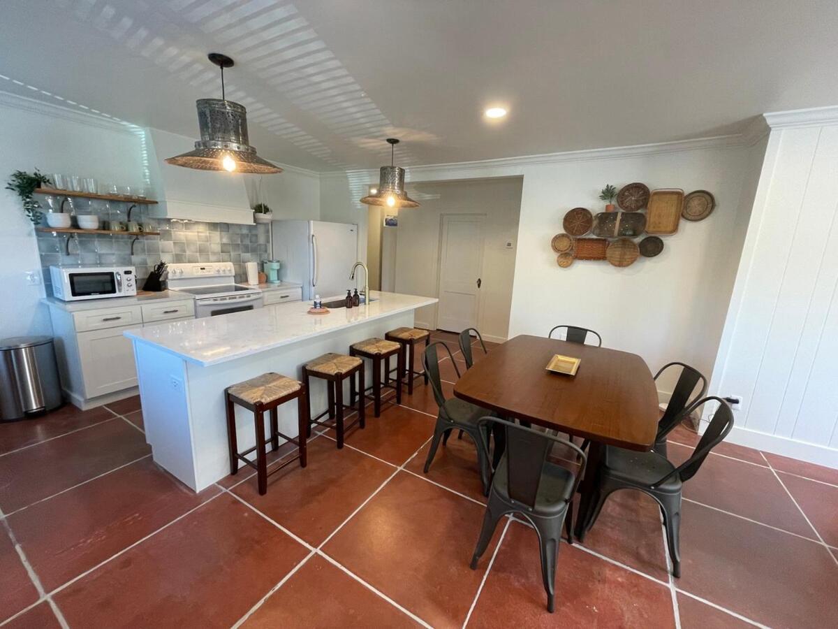 Santa Fe Inspired Bungalow- 5 Minutes To Downtown Holiday home Knoxville